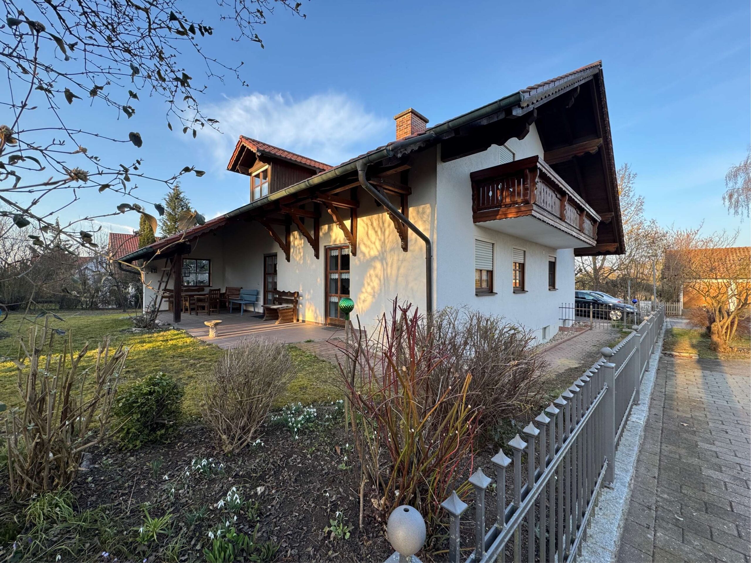 Blick auf Garten u. Haus